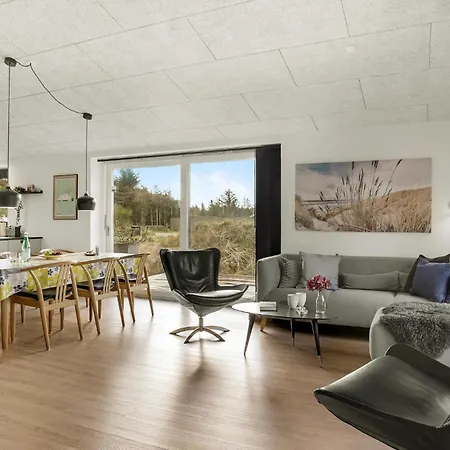 Дом отдыха 4 Bedroom Beautiful In