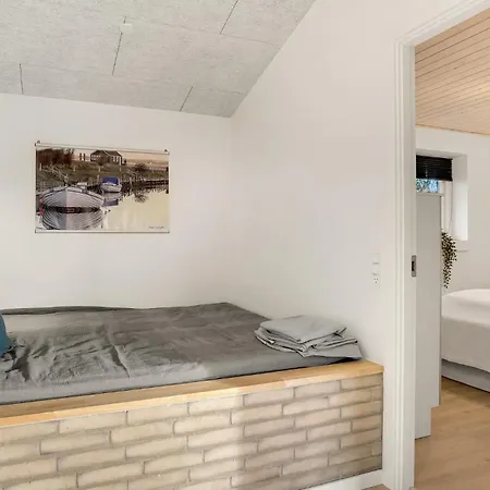 4 Bedroom Beautiful In Дом отдыха Блокхус