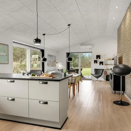 4 Bedroom Beautiful In *