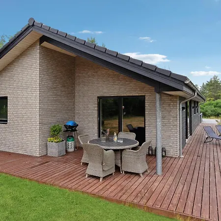 Дом отдыха 4 Bedroom Beautiful In *