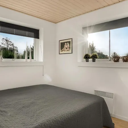 Дом отдыха 4 Bedroom Beautiful In