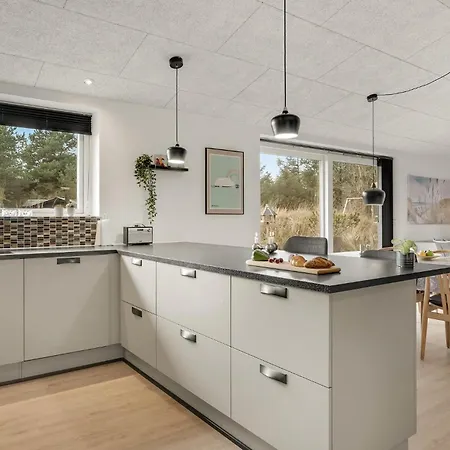 Дом отдыха 4 Bedroom Beautiful In