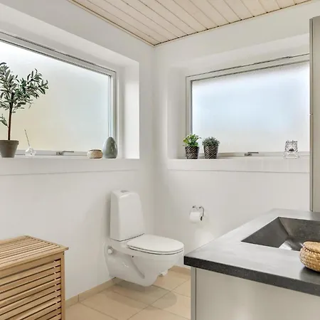 4 Bedroom Beautiful In Дом отдыха Блокхус